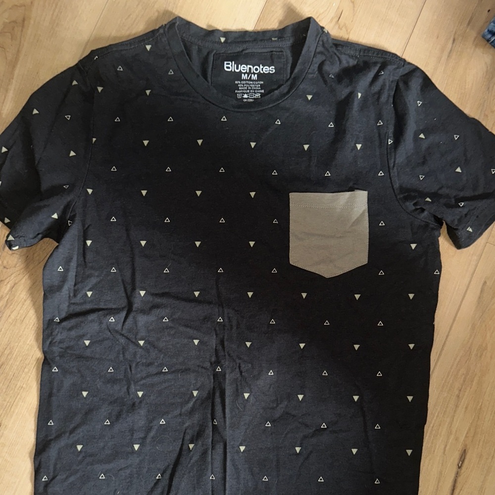 Bluenotes Men's Black Tee with Triangle Pattern